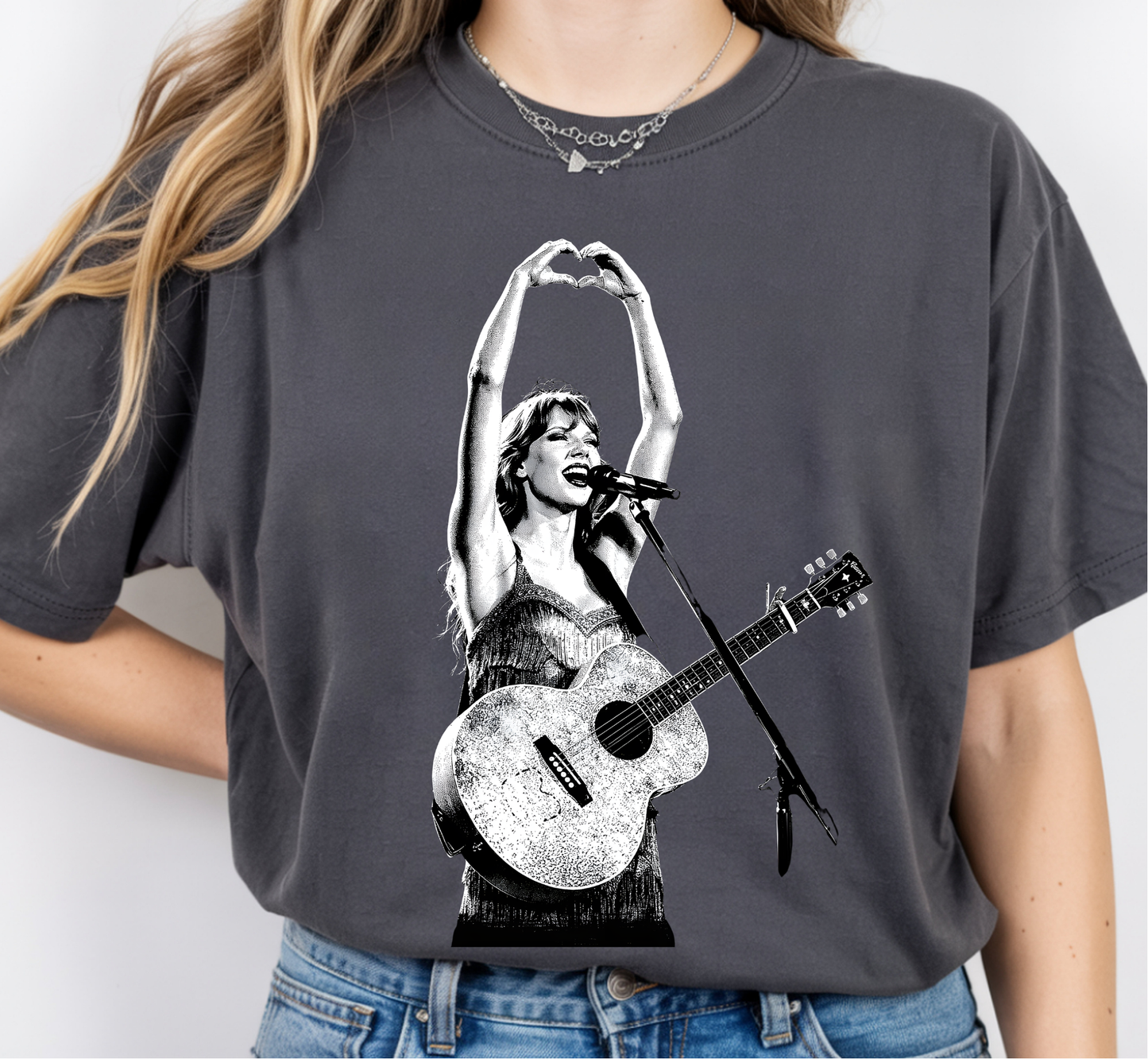 TAYLOR SWIFT T-SHIRT